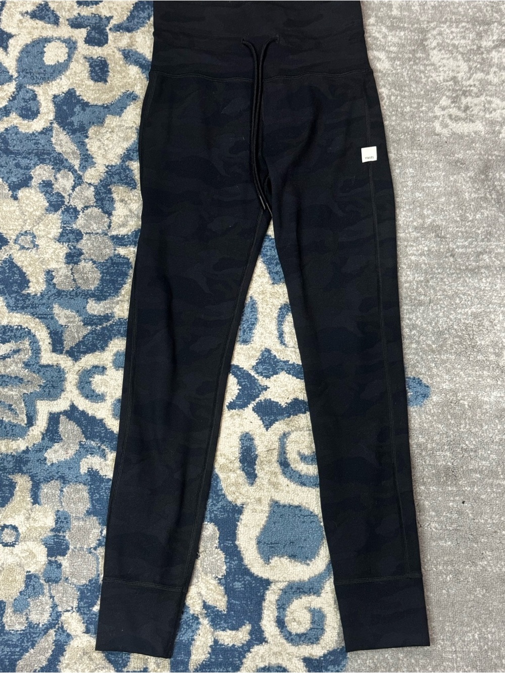 Vuori Black Camo Women’s XS High Waist Leggings with Drawstring